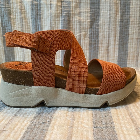 Softt Charday Wedge Sandal in Papaya Size 9.5/41 - Picture 3 of 6